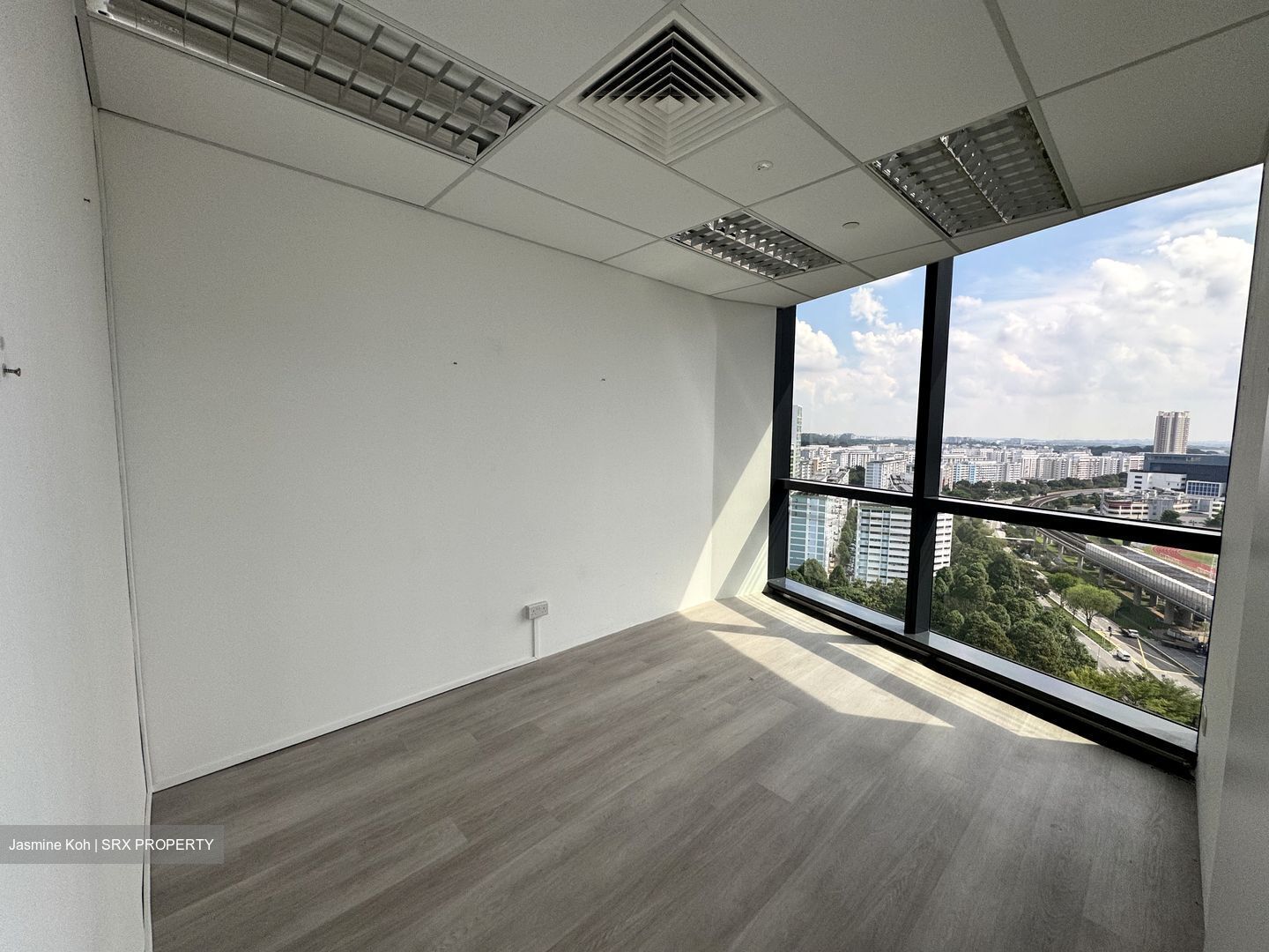Woods Square (D25), Office #608087721
